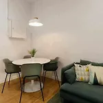 Cozy & Central Apartment